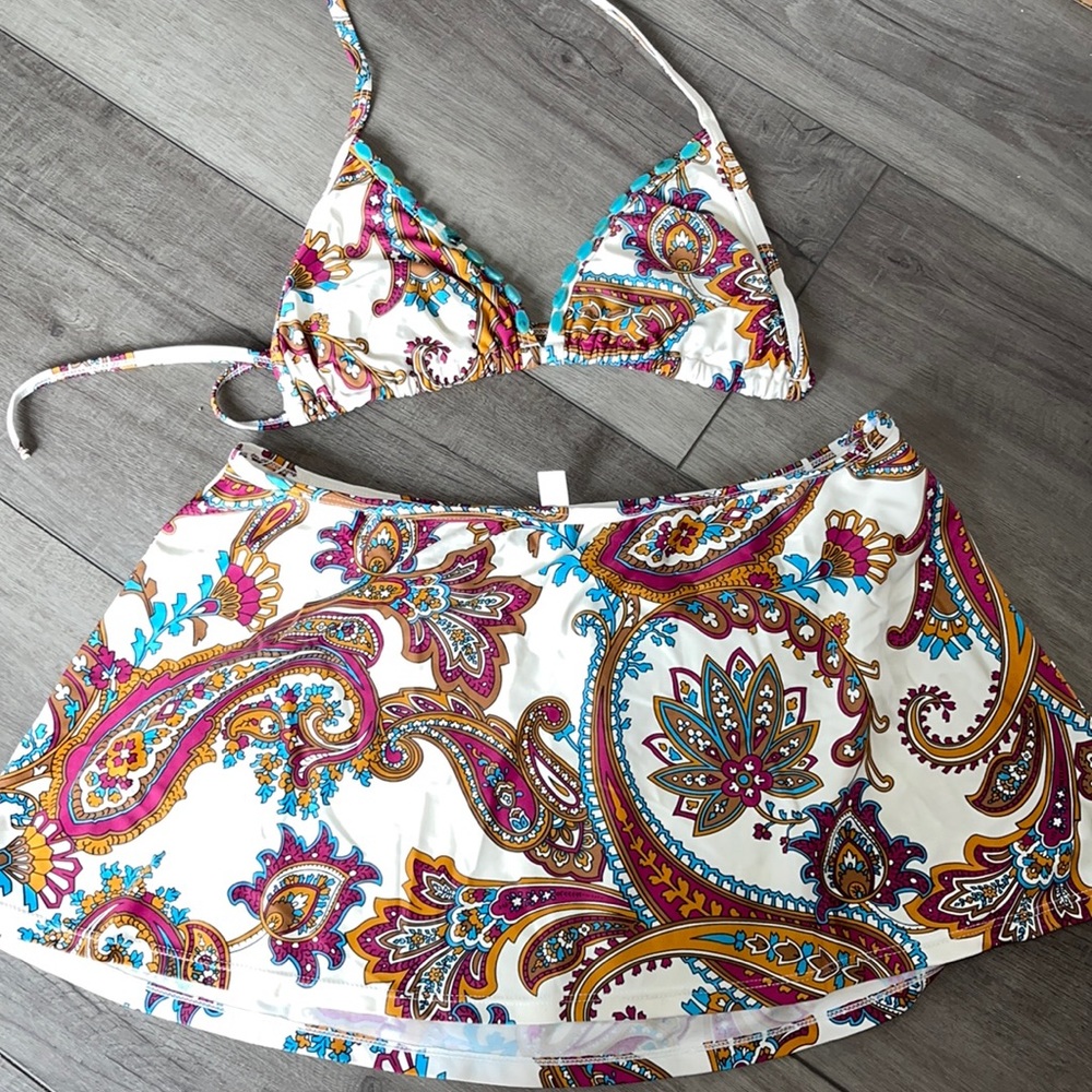 EUC GAP Body bikini top is large bottom is medium